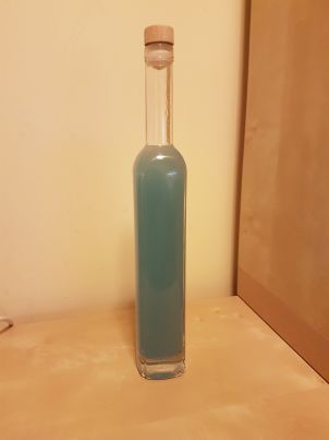 butelka ze zmieszaną zawartością